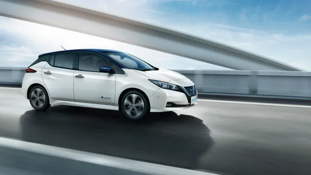 Nissan Leaf N-Connecta — 11