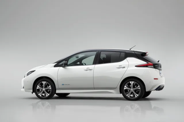 Nissan Leaf N-Connecta — 13