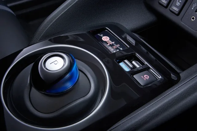 Nissan Leaf N-Connecta — 23