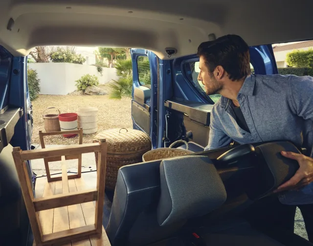 Renault Express microvan — 12