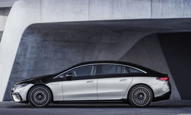 Mercedes-Benz EQS AT 450+ — 16