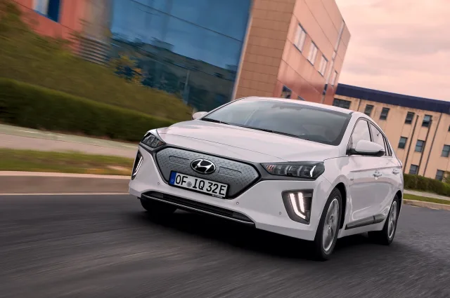 Hyundai Ioniq хетчбек — 3
