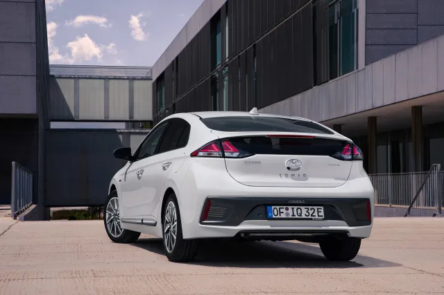 Hyundai Ioniq хетчбек — 4