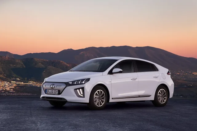 Hyundai Ioniq хетчбек — 6