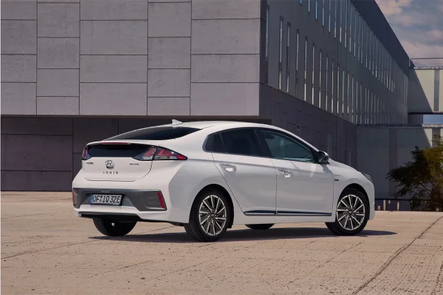 Hyundai Ioniq хетчбек — 8
