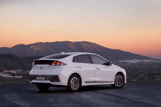 Hyundai Ioniq хетчбек — 9