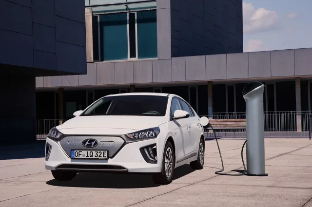 Hyundai Ioniq хетчбек — 13