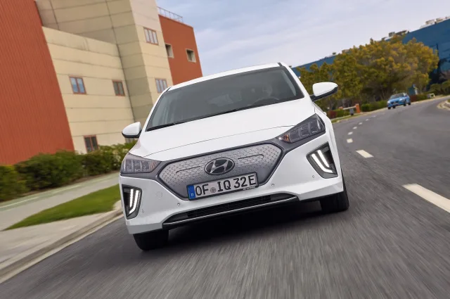 Hyundai Ioniq хетчбек — 17
