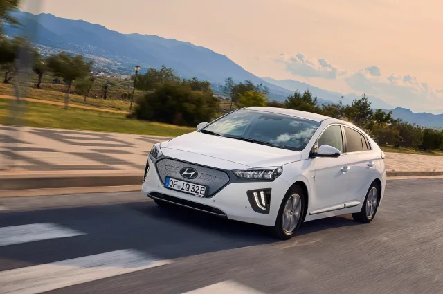 Hyundai Ioniq хетчбек — 18