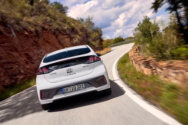 Hyundai Ioniq хетчбек — 21