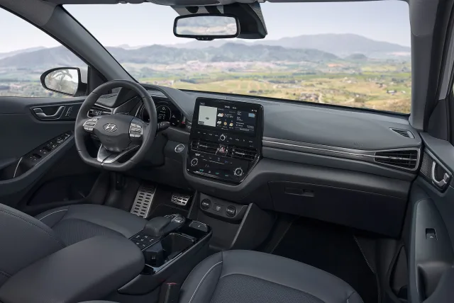 Hyundai Ioniq хетчбек — 25