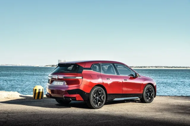 BMW iX xDrive40 — 3
