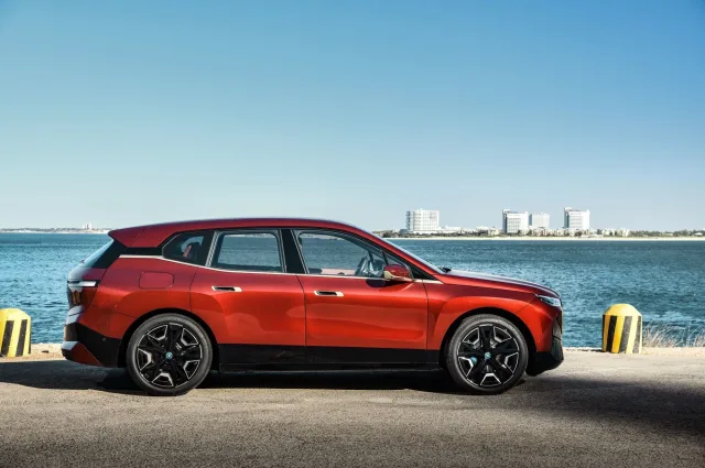 BMW iX xDrive40 — 4