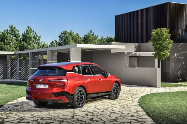 BMW iX xDrive40 — 8