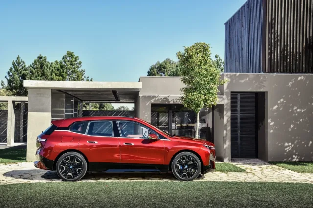 BMW iX xDrive40 — 9