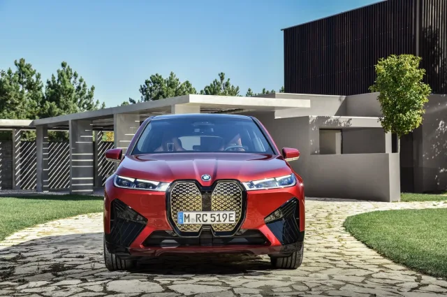 BMW iX xDrive40 — 12