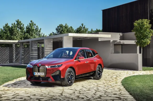 BMW iX xDrive40 — 14