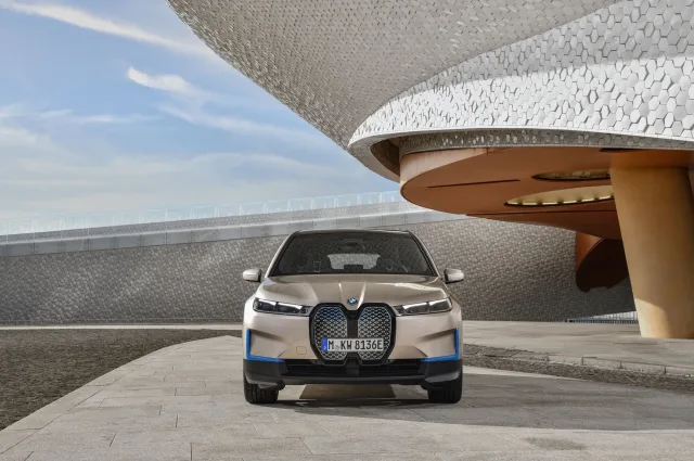 BMW iX xDrive40 — 23