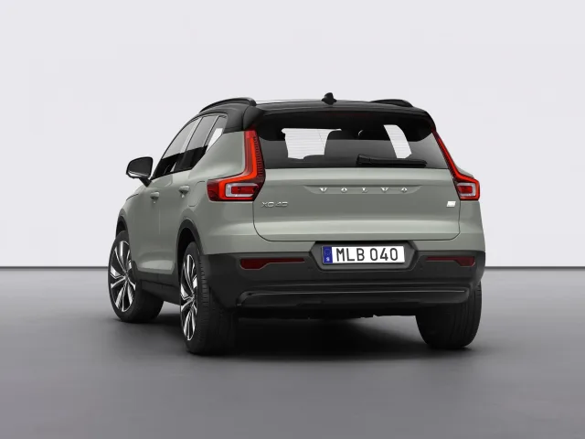 Volvo XC40 Recharge crossover — 7