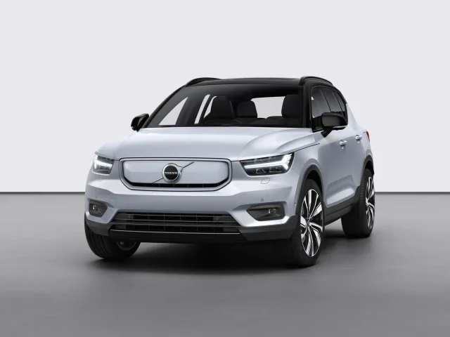 Volvo XC40 Recharge crossover — 11