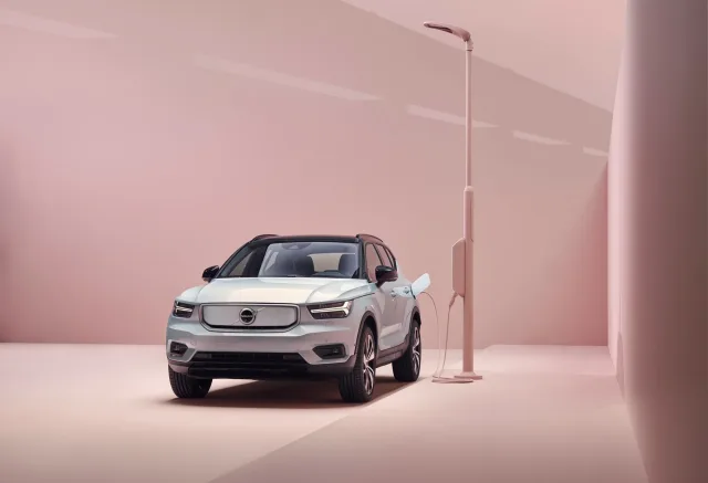 Volvo XC40 Recharge crossover — 12