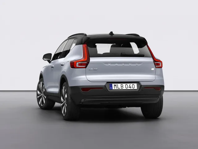 Volvo XC40 Recharge crossover — 13