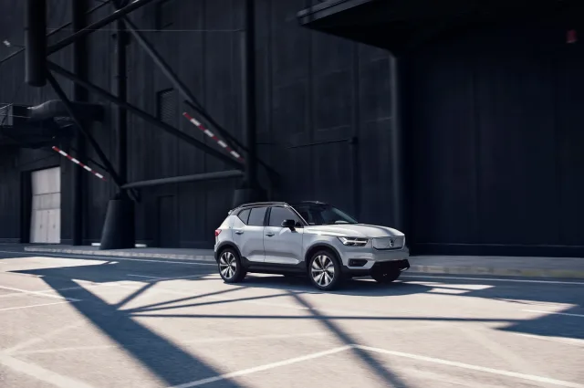 Volvo XC40 Recharge crossover — 18