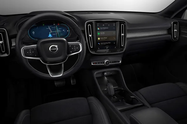 Volvo XC40 Recharge crossover — 19