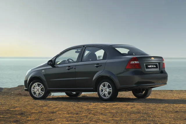 Chevrolet Nexia sedan — 4