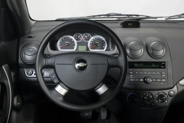 Chevrolet Nexia sedan — 17