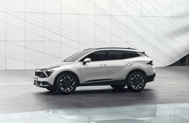 KIA Sportage 2022 crossover — 3