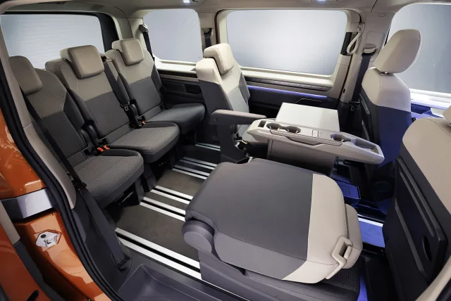 Volkswagen Multivan T7 minivan — 9
