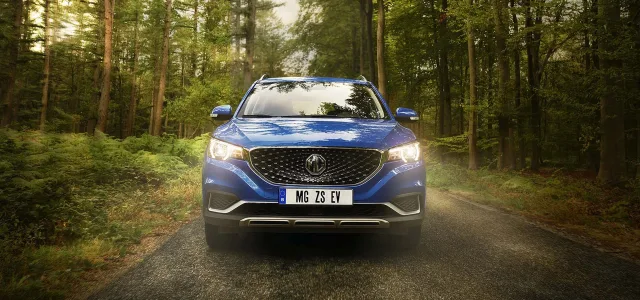 MG ZS EV AT LUX — 4