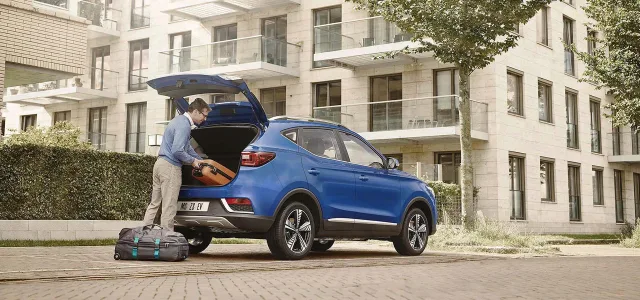 MG ZS EV AT LUX — 8