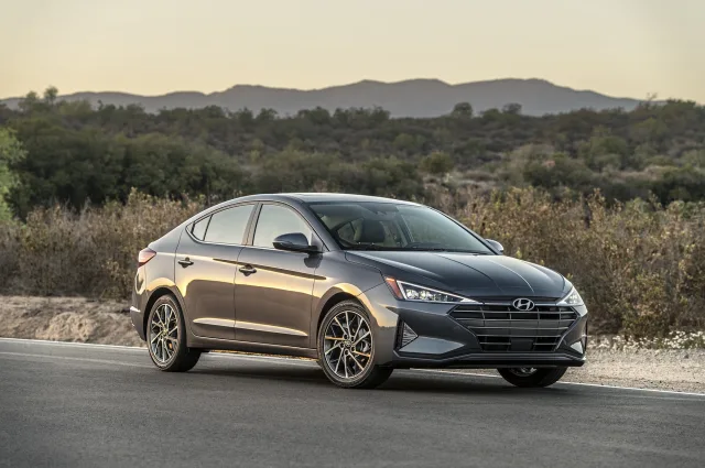 Hyundai Elantra 1.6 MT Active — 2