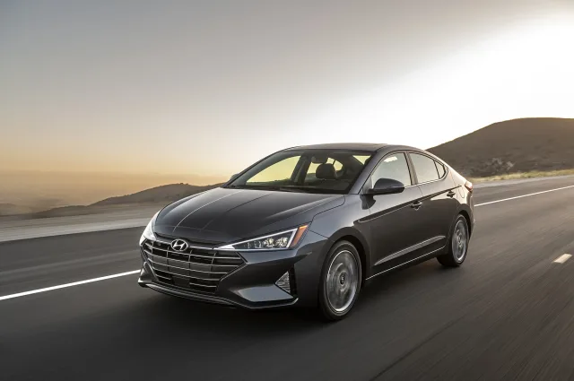 Hyundai Elantra 1.6 MT Active — 3