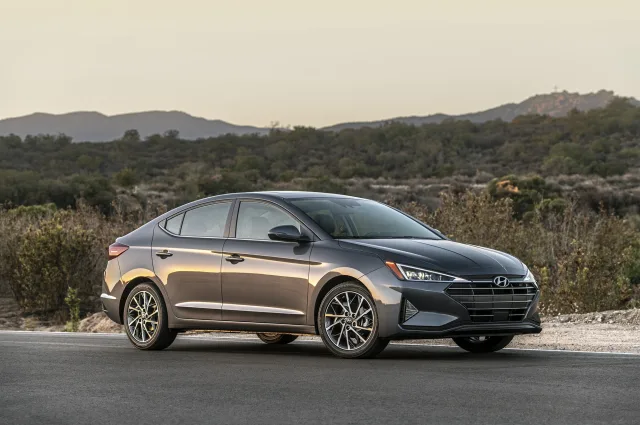 Hyundai Elantra 1.6 MT Active — 4