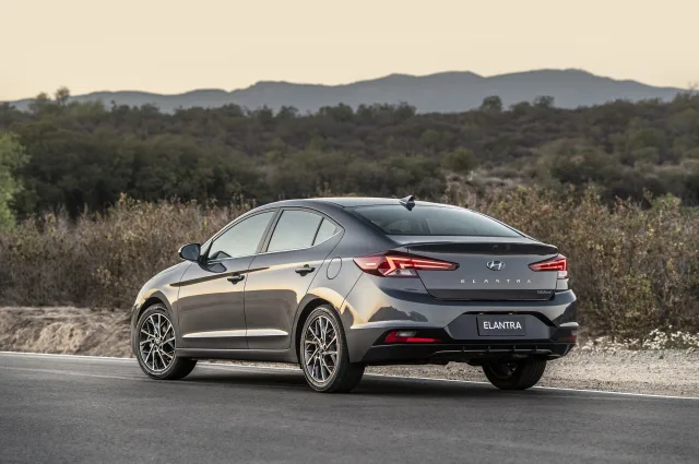 Hyundai Elantra 1.6 MT Active — 6
