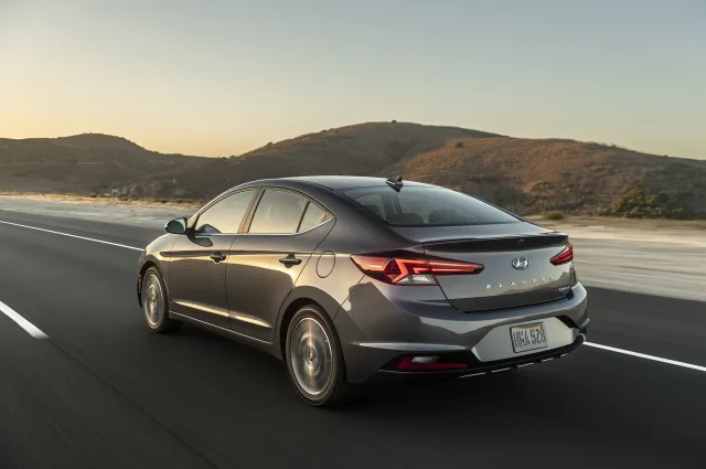Hyundai Elantra 1.6 MT Active — 7