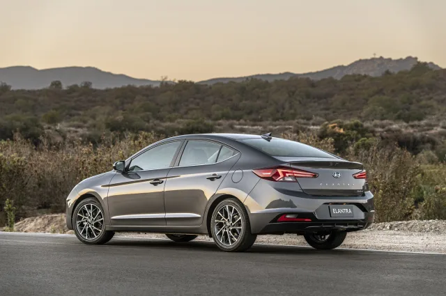 Hyundai Elantra 1.6 MT Active — 9