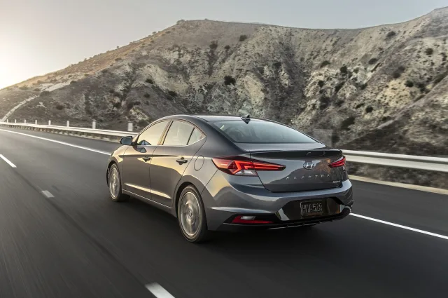 Hyundai Elantra 1.6 MT Active — 10