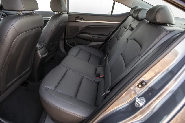 Hyundai Elantra 1.6 MT Active — 12