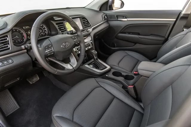 Hyundai Elantra 1.6 MT Active — 16