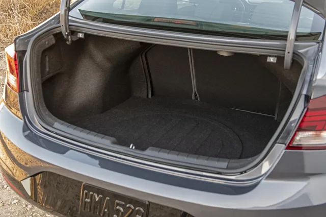 Hyundai Elantra 1.6 MT Active — 17