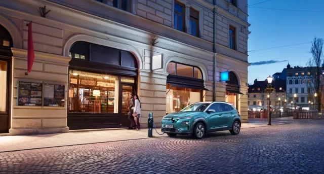 Hyundai Kona Electric 2018 кросовер — 2