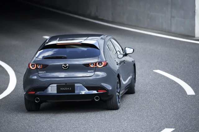 Mazda 3 2.0 AT Exclusive — 10