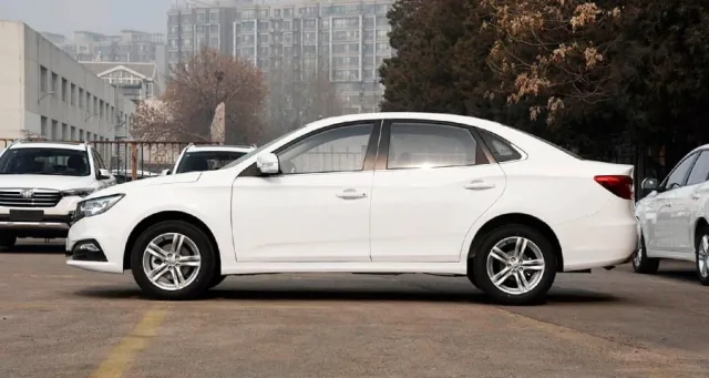 FAW B30 седан — 7