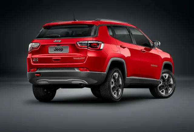 Jeep Compass кросовер — 11