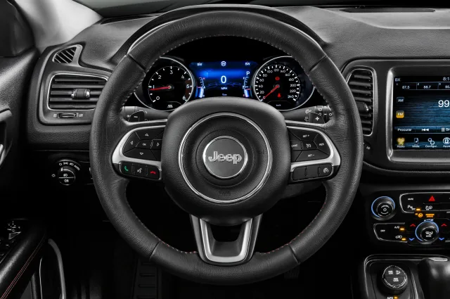 Jeep Compass кросовер — 14