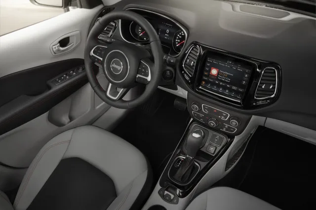 Jeep Compass кросовер — 15